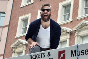 super-bowl-julian-edelman-tinder