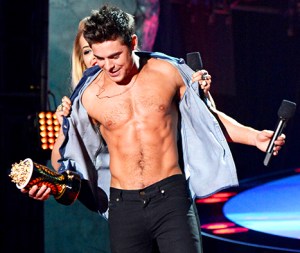 484681311_Zac-Efron-467