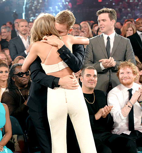 taylor-swift-calvin-harris-hug-inline