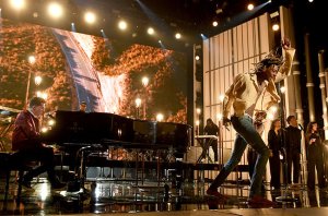 LAS VEGAS, NV - MAY 17:  Musician Charlie Puth (L) and rapper Wiz Khalifa perform onstage during the 2015 Billboard Music Awards at MGM Grand Garden Arena on May 17, 2015 in Las Vegas, Nevada.  (Photo by Kevin Winter/BMA2015/Getty Images for dcp)