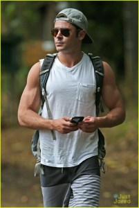 zac-efron-ripped-memorial-day-weekend-10