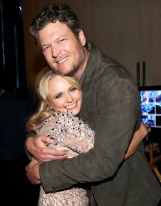 Miranda-Lambert-Blake-Shelton-Kissing-Pictures