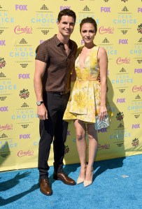 robbie-amell-italia-ricci-teen-choice-awards-2015