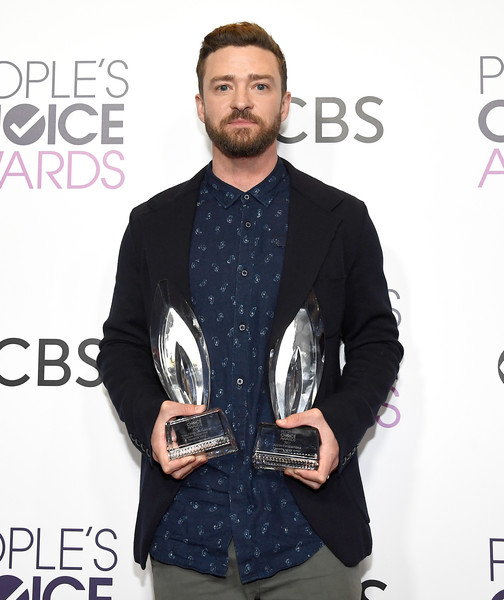 peoplechoiceawards2017pressroomakonvrwjpt-l