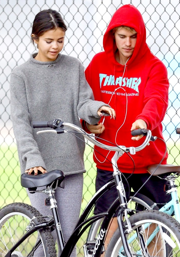 selena-gomez-justin-bieber-biking