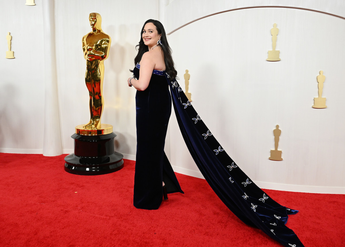 lily-gladstone-oscars-2024-dress